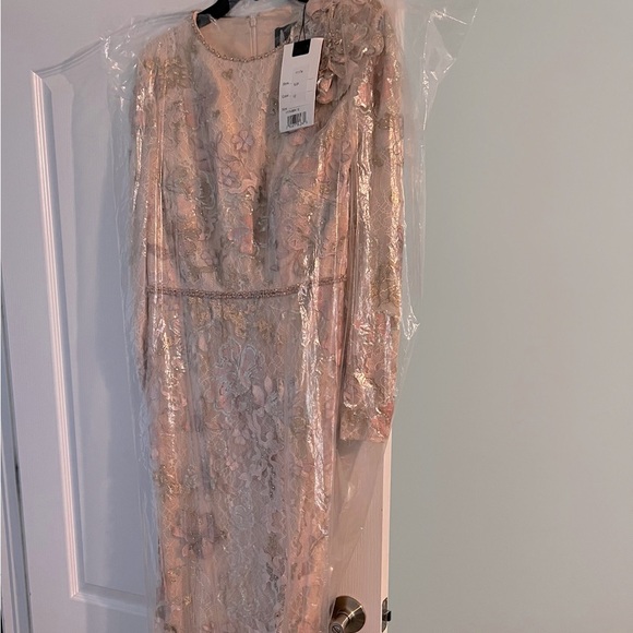 MAC DUGGAL
Floral Lace Gown - Picture 9 of 9